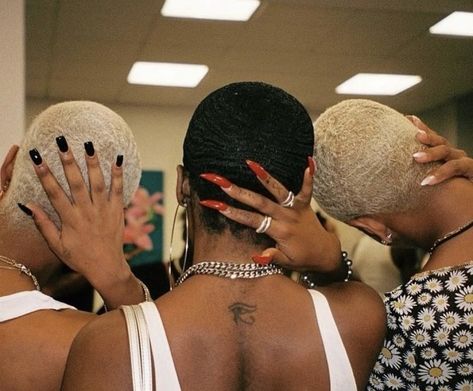 Shaving Head Photoshoot, Shaved Head Girl Black Hair, Pixie Cut Photoshoot, Feminine Buzz Cut, Hair Theory, 90s Photoshoot, Short Bleached Hair, Girls With Shaved Heads, Short Natural Curly Hair