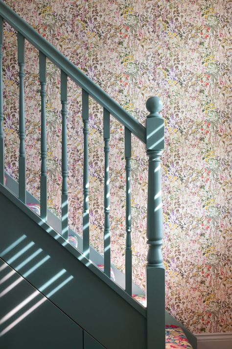 The Bright Colors of Sri Lanka Inspired the Design of This London Home Teal Staircase, Hallway Wallpaper Ideas, Edwardian Cottage, Creating An Entryway, Hallway Wallpaper, Baby Blue Wallpaper, Decoration Details, Hallway Inspiration, Wallpaper Inspiration