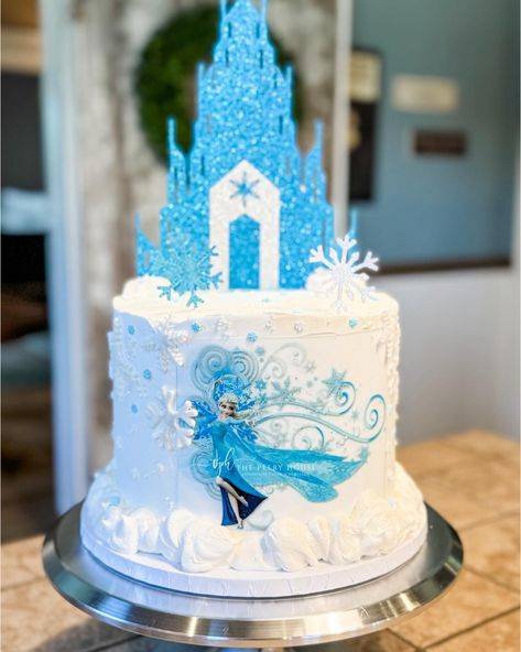 Let it goooooo, let it gooo 🎶🎵🎼 3 layers of chocolate, strawberry and vanilla wrapped in vanilla buttercream with fondant and glitter snowflakes, edible Elsa image, edible glitter and of course a tall glitter castle. #frozen #elsa #glitter #castle #neapolitan #vanilla #buttercream #snowflakes #edibleimage #hospitalityisourheritage #thepeeryhouse Buttercream Snowflakes, Wrapped In Vanilla, Elsa Images, Glitter Snowflakes, Edible Glitter, Chocolate Strawberry, Edible Images, Frozen Elsa, Vanilla Buttercream