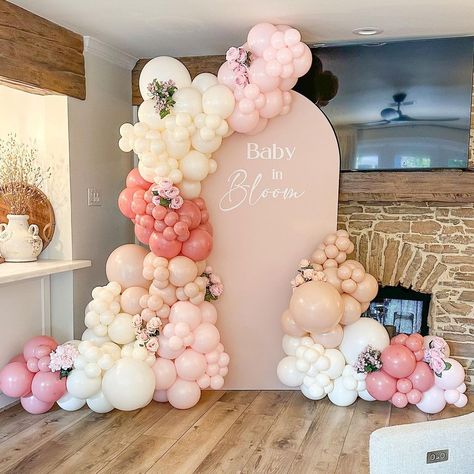 Houston Balloons & Backdrops ♥ | LOVED this theme for a Girl Baby Shower! Baby in Bloom 💕🌸 . . . . . #balloons #houstonballoons #houston #houstontx #balloonstylist… | Instagram Flower Bridal Shower Theme, Baby Shower Baby In Bloom, Baby Shower Badge, Baby Shower Ballons, Baby Shower Balloon Arch, October Baby Showers, Baby Gender Reveal Party Decorations, Pastel Baby Shower, Bridal Shower Balloons