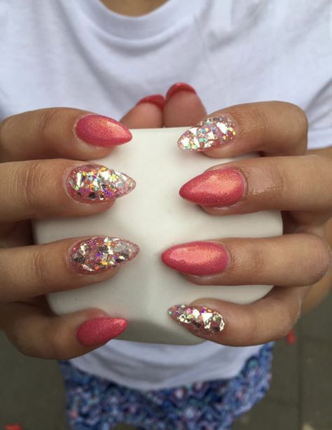 Pink With Gold Glitter Nails, Trendy Nails Glitter, Red Glitter Nails, Smink Inspiration, Cute Gel Nails, Hair Skin Nails, Dipped Nails, Gel Nail Designs, Manicure Y Pedicure