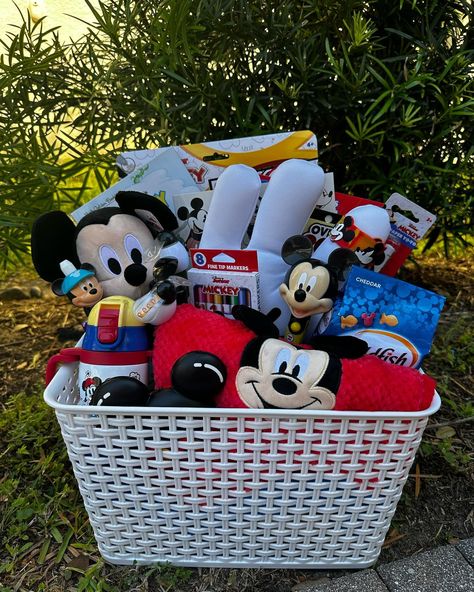 Indulge in the enchantment of Disney with meticulously curated gift baskets, delivered straight to your resort, adding sparkle to your stay with our welcome home gift baskets. Mickey Mouse Gift Basket, Christmas Baskets For Kids, Disney Basket, Disney Gift Basket, Minnie Mouse Gifts, Mickey Mouse Gifts, Cute Anniversary Gifts, Disney Shopping, Holidays Ideas