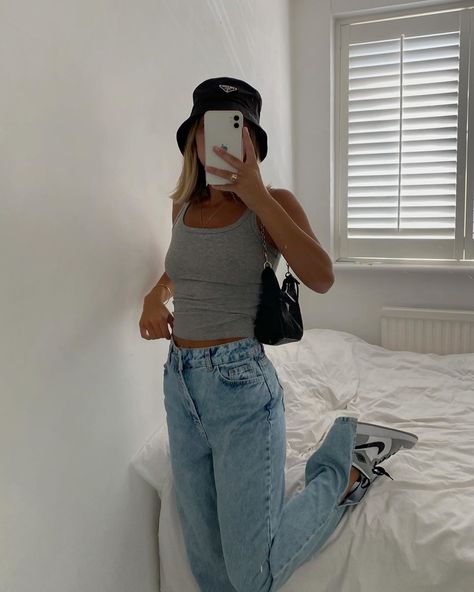 emily elaina grace on Instagram: “jeans and a vest always these days” Outfits With Jordan 1s, Air Dior, Tank Top Outfits, Jordan 1s, Top Outfit, Hooded Eyes, Turkey Breast, Mode Inspo, Mode Vintage