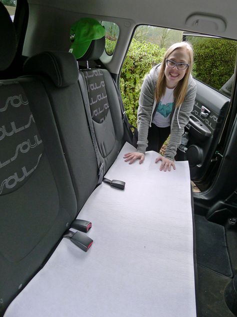 Today we're making an easy upholstery cover to save the back seat of your car.  Seriously everyone with young kids (or grandma's of young ki... Diy Seat Covers, Diy Car Seat Cover, Cleaning Car Upholstery, Clean Car Seats, Seat Cleaner, Clean Life, Back Seat Covers, Car Upholstery, Car Hacks