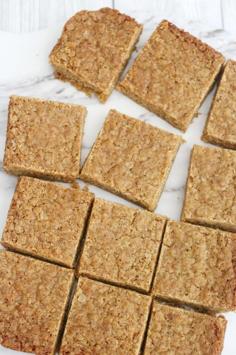 Flapjack Recipe Chewy, Mary Berry Recipes Baking, Easy Flapjacks, Mary Berry Cakes, Flapjacks Recipe, Chocolate Flapjacks, Flapjack Recipe, Quick Cookies Recipes, Quick Cookies