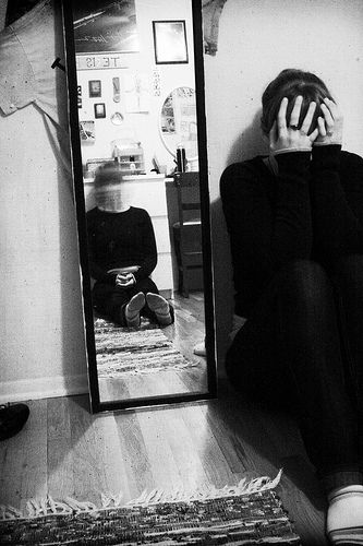 Catoptrophobia- Fear of mirrors. Mental Health Photobooth Ideas, Emotion Photoshoot, Strung Out, Fear Of Mirrors, Mental Health Photography, Sustained Investigation, Photography Artistique, Narrative Photography, Mirror Photography