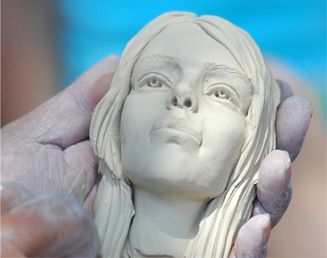 Learn how to sculpt a face in polymer clay with these free online tutorials Sculpting Tutorials, Clay Sculpting, Clay Faces, Polymer Clay Dolls, Clay Figures, Sculpting Clay, Art Clay, Clay Dolls, Polymer Clay Projects