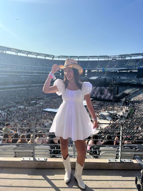 Eras Tour White Outfit, Tour Costumes, Concert Ootd, Taylor Concert, Taylor Swift Dress, Classy Clothing, Taylor Outfits, Taylor Swift Tour Outfits, Swift Concert