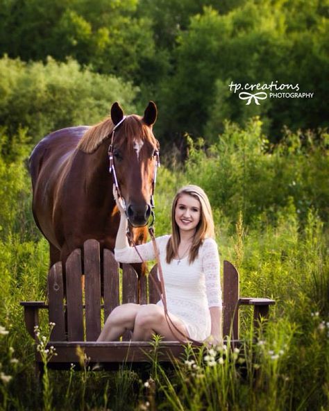 Flashback to summertime // #tpcreationsphotography #equinephotography #horsephotography #centrailiowa #iowa #desmoines #photographer #seniorportraits #senior #classof2016 #seniorphotography #seniorpictures #horse #photography #summer Horse Halloween Ideas, Senior Horse Photography, Farm Senior Pictures, Equestrian Photoshoot, Horse Photoshoot Ideas, Equine Photography Poses, Horse Senior Pictures, Senior Pictures Boy Poses, Equestrian Pictures