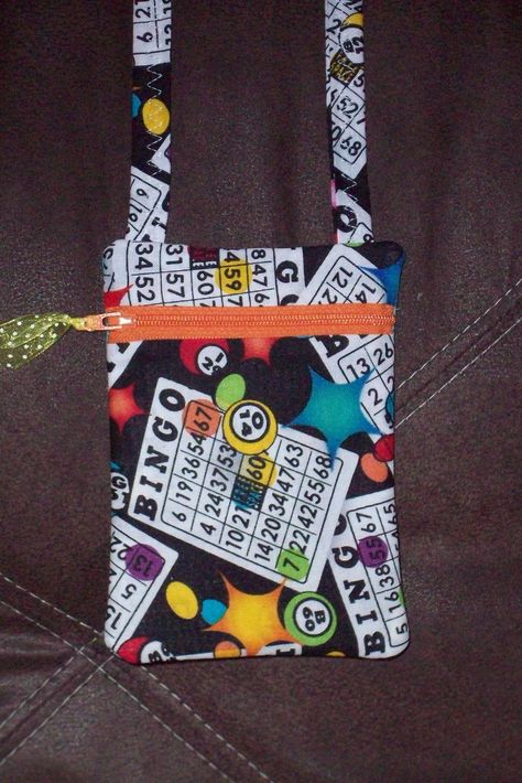 BINGO // Mini Bag // sew crafty // handmade inspiration // holds phone, ID, player's card. Bingo Crafts, Bingo Bags, Bingo Bag, Homemade Stuff, Simple Sewing, Bingo Board, Player Card, Handmade Inspiration, Diy Recycle