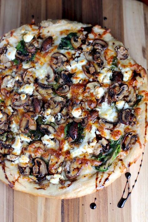 Mushroom Goat Cheese, Pizza With Spinach, Balsamic Mushroom, Balsamic Mushrooms, Spinach Pizza, Goat Cheese Pizza, Mushroom Pizza, Tarte Fine, Pizza Recipes Homemade