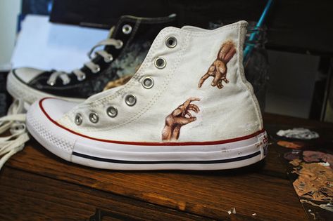 Converse Custom Art, Adam Michelangelo, Diy Converse, Hands Painting, Shoes Grunge, Painted Converse, Converse Aesthetic, Golf Shoe Bag, Painting School