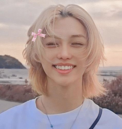 𝒔𝒕𝒓𝒂𝒚 𝒌𝒊𝒅𝒔 Felix Chicken, Felix Stray Kids Cute, Lee Felix Cute, Felix Stray Kids Aesthetic, Prince Felix, Kpop Hair, Blonde Guys, Skz In Cute, Savage Kids