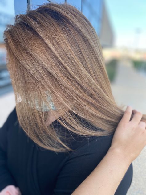 Fall brown auburn root shadow blonde highlights blended roots caramel medium length hair cappucinno Root Shadow Blonde, Blended Roots, Shadow Blonde, Highlights Blended, Root Shadow, Brown Fall, Medium Length Hair, Hello Fall, Hello Autumn