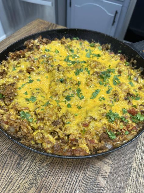 Cheesy Taco Rice Skillet Dinner Cheesy Taco Rice, Taco Rice Skillet, Cooking In The Midwest, Rice Skillet Meals, Taco Rice, One Pan Meal, Drying Cilantro, Rice Skillet, Weeknight Dinner Recipes Easy