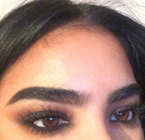 Thick Eyebrows Natural, Thicker Eyebrows Makeup, Ivana Santacruz, Eyebrows Goals, Straight Eyebrows, Dark Eyebrows, Full Eyebrows, Black Brows, Black Eyebrows