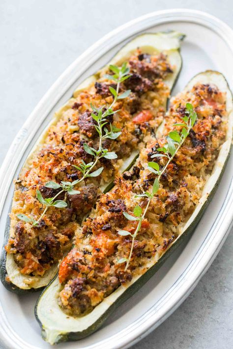 Sausage Stuffed Zucchini Large Zucchini Recipes, Roasted Zucchini Recipes, Large Zucchini, Sausage Stuffed Zucchini, Easy Summer Dinners, Zucchini Recipe, Stuffed Zucchini, Diner Recept, Zucchini Boats