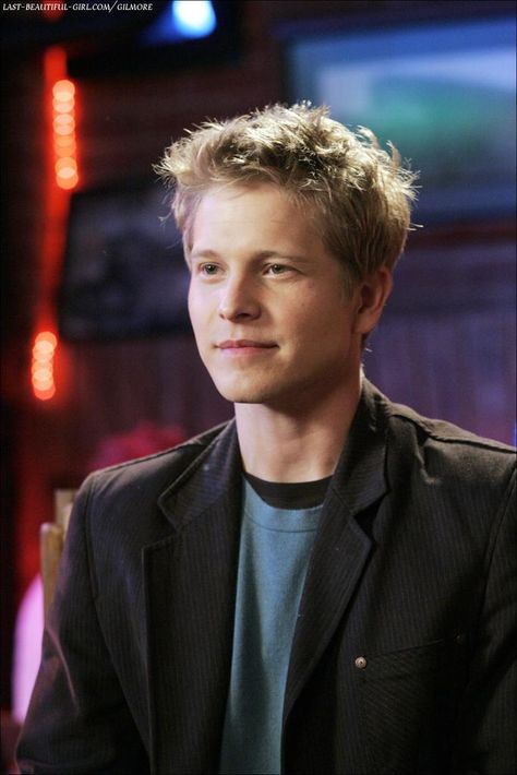 Matt Czuchry as Logan Huntzberger my ultimate man crush! I'd marry him if he were real. Absolutely perfect. Logan Huntzberger, Matt Czuchry, Gilmore Girls, Blue, Black