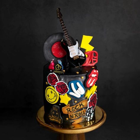 Cake Music Design, Rock Band Cake Ideas, Punk Rock Birthday Cake, Rock N Roll Cake Birthday, Rock N Roll Birthday Cake, Foo Fighters Cake, Rock And Roll Birthday Cake, Rock Birthday Cake, Rock N Roll Cake