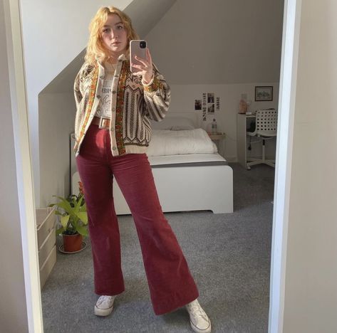 70s Sweater Outfit, Ootd Corduroy, Focused Aesthetic, 70s Inspired Outfits, 70s Sweater, Sixth Form Outfits, Chill Outfit, Modest Clothes, Red Flare