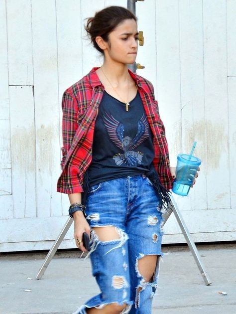 Dear Zindagi Outfits, Alia Bhatt Dear Zindagi, Alia Bhatt Outfits, Alia Ranbir, Aaliya Bhatt, Cool Avatar, Denim Ootd, Corset Fashion Outfits, Dear Zindagi