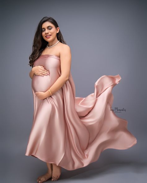 Glam look ✨ Maternity shoot will help you embrace this face beautifully. Book as now for a beautiful experience. ♥️ In Frame- @brundha_lakkappa MUA- @yashjainmakeupartistry Shot along with @photoyogastudios #BangaloreMaternityphotographer #maternityfashion #maternitystyling #momtobe #pregnancycare #motherhood #pregancyannouncement Motherhood Photoshoot, Glam Look, Pregnancy Care, Maternity Photoshoot, Maternity Shoot, Glam Looks, June 22, Maternity Photographer, Pregnancy Shoot