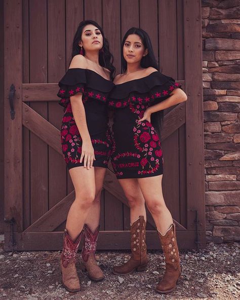 Herencia Clothing Dama Outfits Quinceanera Vaquero, Mexican Theme Party Outfit, Herencia Clothing, Mexican Clothing Style, Vaquera Fits, Vaquera Outfits, Mexican Quinceanera Dresses, Traditional Mexican Dress, Cute Cowgirl Outfits