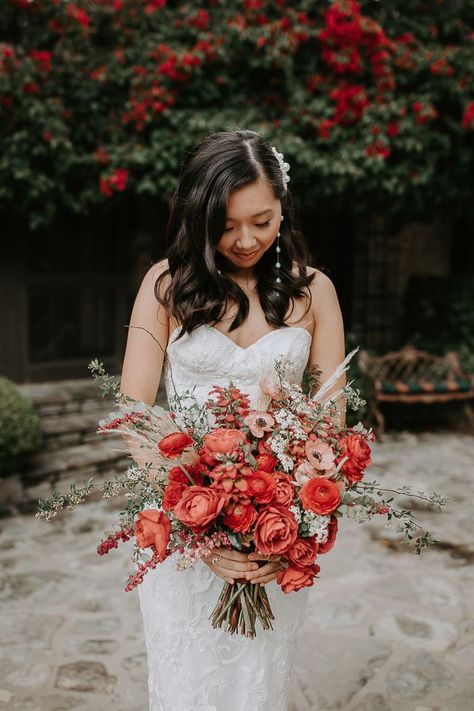 Beautiful red bridal bouquet | Image by May Iosotaluno In N Out Truck, Natural Bouquet Wedding, Modern Chinese Wedding, Bohemian Wedding Bouquet, Hummingbird Nest Ranch, Red Bridal Bouquet, Pink Flower Arrangements, Hummingbird Nest, Pronovias Bridal