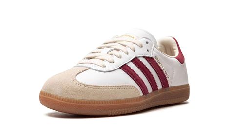 ADIDAS SAMBA OG "Sporty & Rich - White Core Burgundy" Samba Burgundy, Adidas Shoes Samba, Emily Oberg, Adidas Sl 72, Timeless Shoes, Classic Adidas, Adidas Samba Og, Burgundy Shoes, White Core