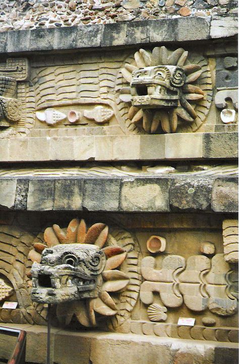 Templo de Quetzalcoatl, Teotihuacan, Edo de México Pyramids Mexico, Mexico Temple, Teotihuacan Pyramid, Aztec Pyramids, Ancient Mexico, Feathered Serpent, Aztec Culture, Mayan Art, Aztec Art