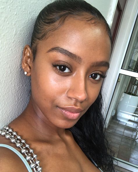 Raven Tracy on Instagram: “No makeupppp😩🙌🏾 My skin is not perfect but you do not understand how far I’ve come! I’m working on the discoloration right now but I’m not…” Raven Tracy, Natural Hair Beauty, Love Us, Natural Face, African Beauty, Woman Crush, Top Photo, Brown Skin, Beautiful Black Women