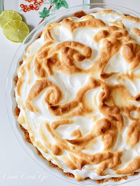 Key Lime Meringue, Key Lime Meringue Pie, Lime Meringue Pie, Lime Meringue, Crumb Cake Muffins, Meringue Topping, Meringue Pie Recipes, Meringue Recipe, Lime Recipes