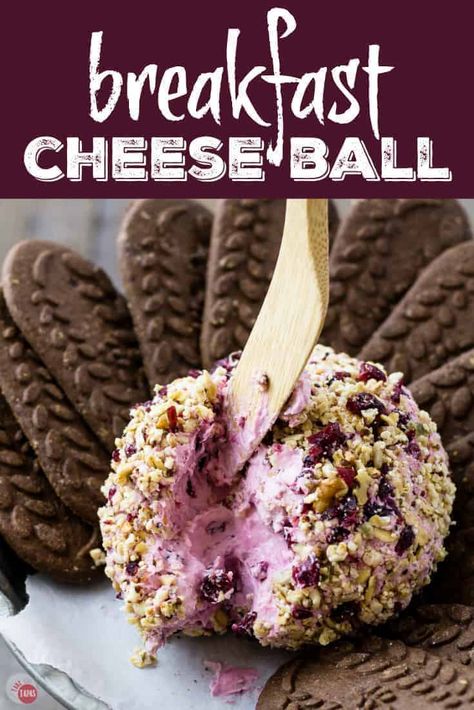 Blackberry Breakfast Cheese Ball with Granola Cheese Ball Gift Packaging, Appetizer Recipes Breakfast, Breakfast Dips Brunch, Tapas Breakfast, Blackberry Breakfast, Dessert Balls, Cheese Logs, Dessert Cheese Ball, Cheese Ball Recipes Easy