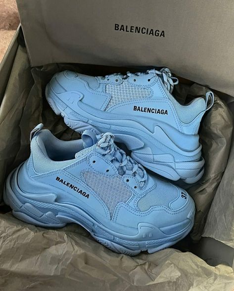 Blue Balenciaga Shoes, Tenis Balenciaga, Balenciaga Sneakers Outfit, Balenciaga Aesthetic, Nike Shoes Girls, Fashion Shoes Heels, Kicks Shoes, Balenciaga Sneakers, Baskets Nike