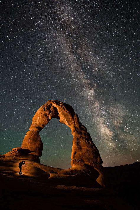 10 night photography Night Time Photography, Photo Hacks, Delicate Arch, Star Photography, Foto Tips, Photography 101, Night Photos, Cool Landscapes, The Night Sky