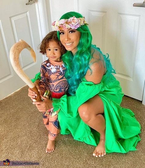 Family Moana Halloween Costumes, Tefiti Costume Adult Diy, Tafiti Moana Diy Costume, Te Fiti Costume Diy, Moana Family Costumes, Te Fiti Costume, Moana Decor, Mother Son Halloween Costumes, Moana Halloween