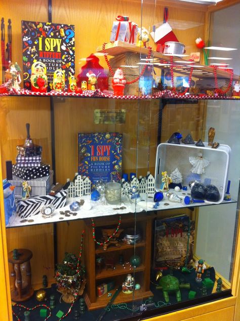 Library Displays: I spy display I Spy Decorations, Library Glass Display Case, I Spy Display Case, Elementary School Display Case Ideas, Library Display Case Ideas, School Display Case Ideas, Christmas I Spy, Spy Books, Passive Programming