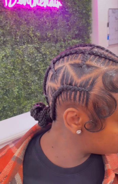 Stitch Braids With Fluffy Edges, Cornroll Braids For Black Women, Small Stitch Braids With Designs, 4 Feed In Braids Hairstyles With Bun, Straight Backs With Design Braids, Feed In Braids Designs, Six Braids, Stitch Braids With Design, Straight Backs