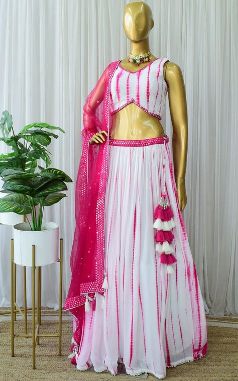 White And Pink Lehenga, Flowy Lehenga, Mirrorwork Lehenga, Lehenga White, Lehenga For Wedding, Tassels Blouse, Blouse Neckline, Label Kanupriya, Thread Tassels