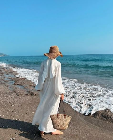 Bali Outfit Ideas Modest, Beach Outfit For Hijab, Beach Outfits Women Hijab, Bali Hijab Outfit, Muslimah Beach Outfit, Beach Ootd Hijab, Outfit Beach Hijab, Bali Outfit Ideas Hijab, Beach Modest Outfit