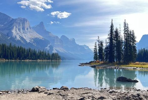 Landscape Pics, Alaska Photography, Mountain Landscape Photography, Fantasy Background, Mountain Photography, Floating House, Canadian Rockies, Landscape Pictures, Banff National Park