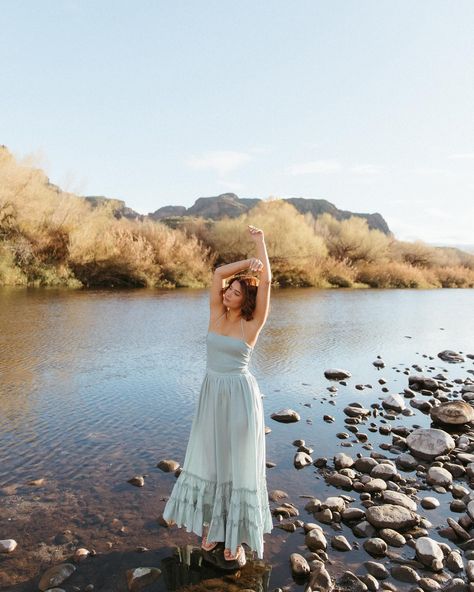 Dawki River Photography, Salt River Photoshoot, River Poses Photo Ideas, Waterfall Senior Pictures, River Senior Pictures, River Photoshoot, Unique Senior Pictures, Senior Photography Poses, Senior Photo Poses