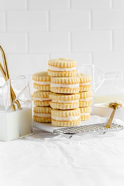 Pta Teacher Appreciation, Vanilla Wafer Cookies, Creme Filling, Cookie Sandwich Recipes, Vanilla Biscuits, Vanilla Wafer, Cookies Homemade, Cookie Sandwich, Vanilla Filling