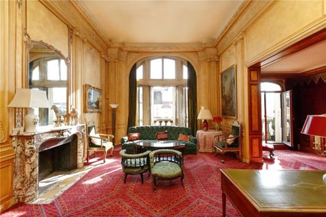 Stop Everything and Check out this Perfectly Wes Anderson Parisian Apartment Wes Anderson Apartment, Wes Anderson Home, Wes Anderson Living Room, Wes Anderson Room, Small Studio Apartment Decorating, Bedroom Built In Wardrobe, Couch Styling, Small Studio Apartments, Parisian Apartment