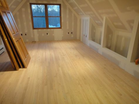 Room Above Garage, Garage To Living Space, Attic Office, Attic Renovation Ideas, Garage Attic, Finished Attic, Attic Playroom, Attic Flooring, Small Attic