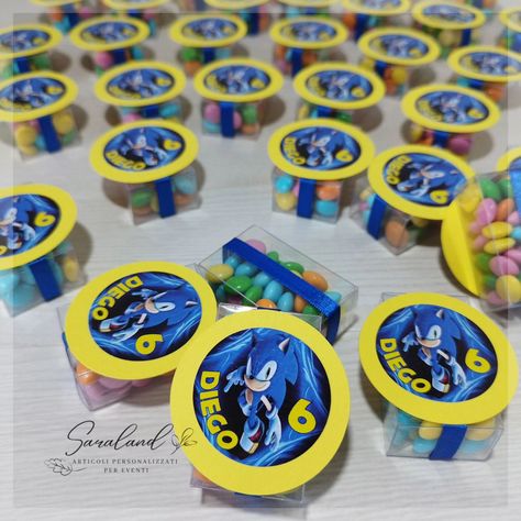 Scatoline Smarties tema Sonic 🌟 . . . . . #buonpomeriggio #smarties #sonic #sonicparty #festa #compleanno #compleannosonic #sonicparty Sonic Party Favors Diy, Sonic Favors, Gadget Sonic Fanart, Sonic Food Labels, Sonic Party Packs, Sonic