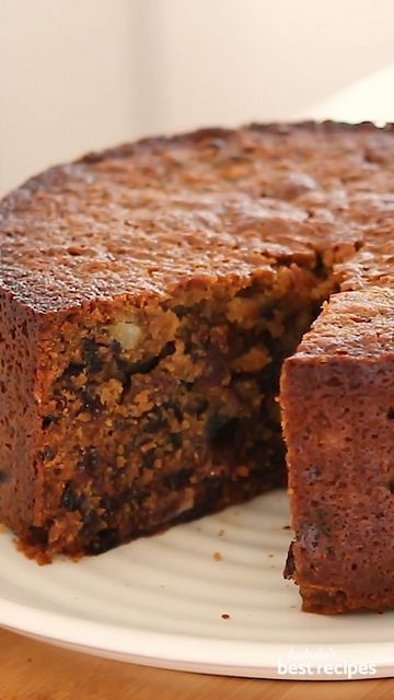 Best Recipes on Instagram: "If you’re looking for a boiled fruit cake to make this festive season, then you need to try this 5-star ginger beer recipe! Click the link in our Instagram bio for the full recipe or search “BestRecipes ginger beer boiled fruit cake”. #fruitcake #christmas #christmasbaking #fruitcakes" Beer Cake Recipe, Best Fruitcake, Boiled Fruit Cake, Ginger Beer Recipe, Homemade Christmas Cake, Easy Christmas Cake Recipe, Beer Recipe, Dried Fruit Mix, Afternoon Tea Recipes