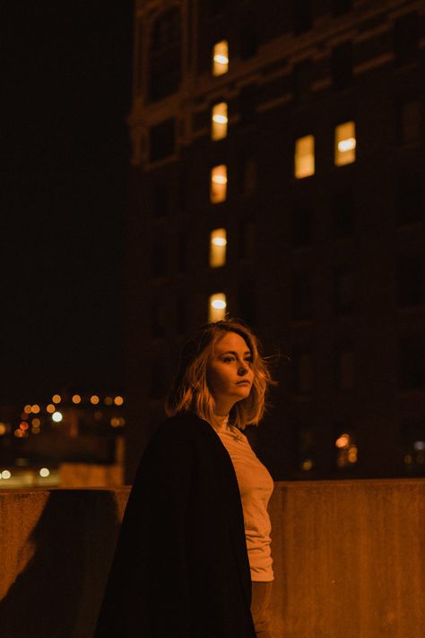 Rooftop Photoshoot Night, Nightime Photography, Night Portrait Photography, Evening Photoshoot, Besties Photoshoot, Night Photography Portrait, Nighttime Photography, Evening Photography, Night Street Photography