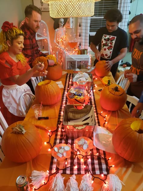 Pumpkin Carving Set Up, Carving Pumpkin Party, Pumpkin Painting Table Set Up, Pumpkin Carving Parties, Pizza And Pumpkin Carving Party, Pumpkin Carving Party Adults, Pumpkin Painting Party Adults, Pumpkin Carving Station, Friendsgiving Game Ideas