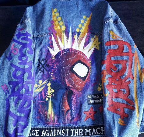 This was fan made btw Spiderpunk Spiderverse, Spider Punk, Hand Painted Denim, Street Art Artists, Old Clothes Refashion, Hand Painted Denim Jacket, Painted Denim Jacket, Painted Jacket, Comics Artist